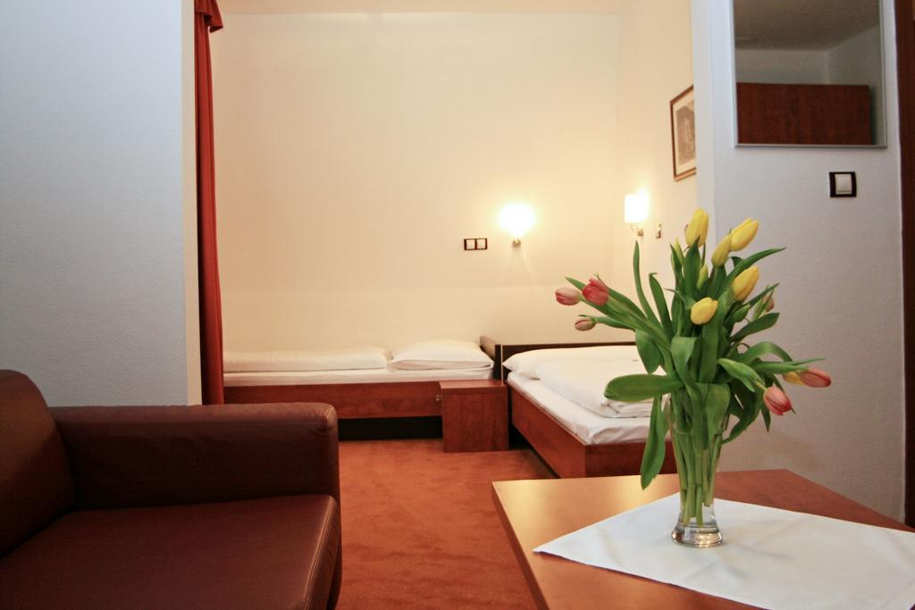 Garni Hotel Praha Trenčianske Teplice Dış mekan fotoğraf