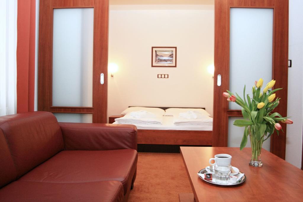 Garni Hotel Praha Trenčianske Teplice Dış mekan fotoğraf