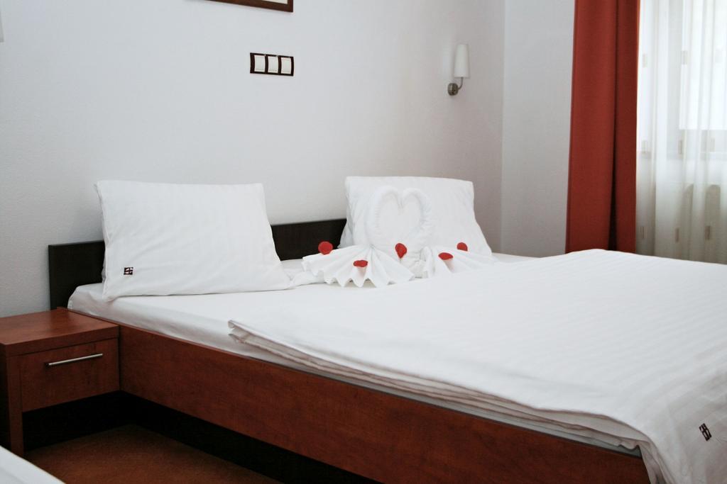 Garni Hotel Praha Trenčianske Teplice Dış mekan fotoğraf