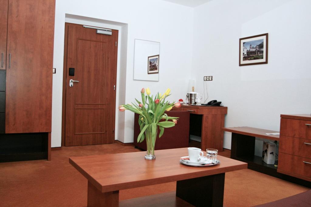 Garni Hotel Praha Trenčianske Teplice Dış mekan fotoğraf